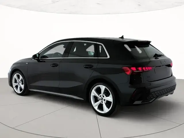 Usata Audi A3 S-Line 150 CV (110 kW) 2025 Nero metallizzato Berlina