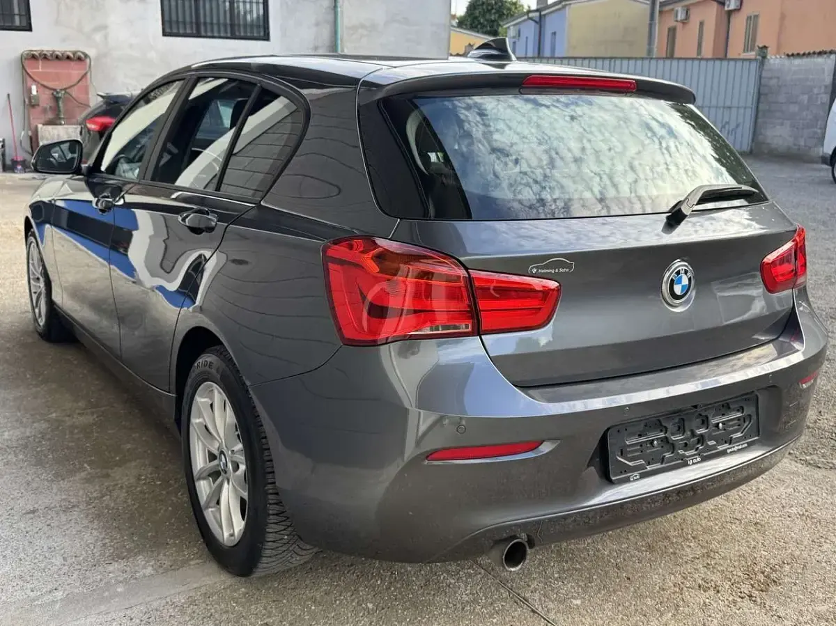 Usado BMW 118 Advantage 136 CV (100 kW) 2018 Gris Utilitario