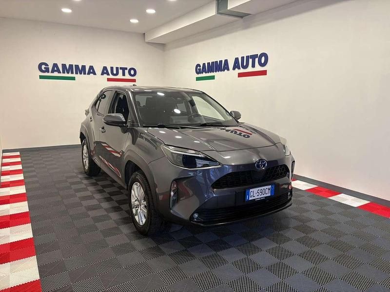 Usata Toyota Yaris Cross Trend 92 CV (67 kW) 2022 Dark gray SUV