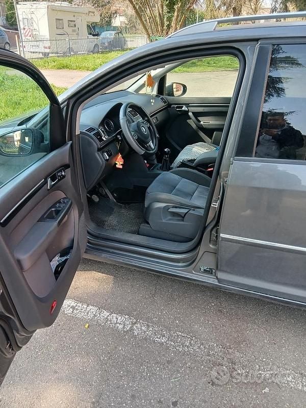 Usata VW Touran 2012 Grigio Monovolume