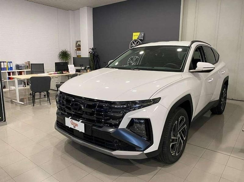 Bianco Nuova 2025 Hyundai Tucson SUV | 34.600 € (Buon prezzo) - Immagine 1/4