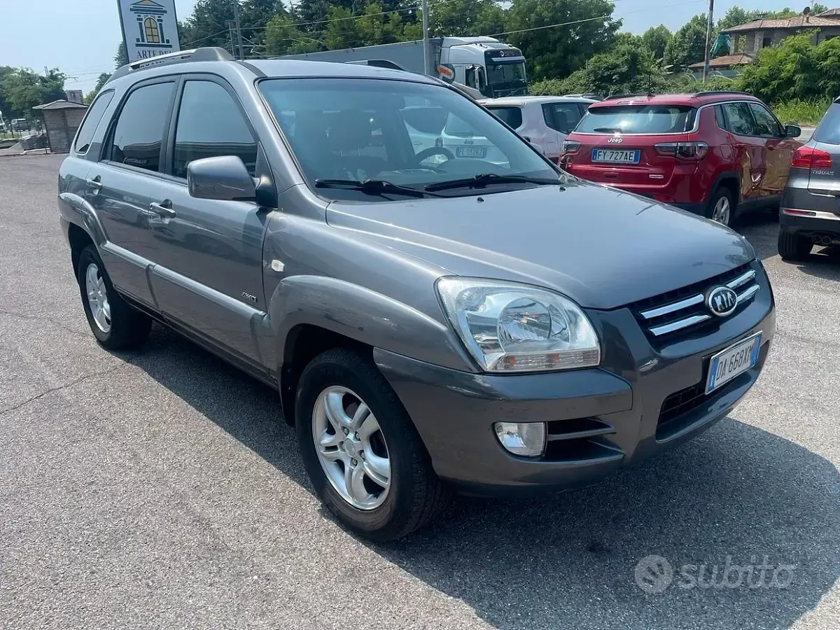 Usata Kia Sorento Active 140 CV (102 kW) 2006 Grigio SUV