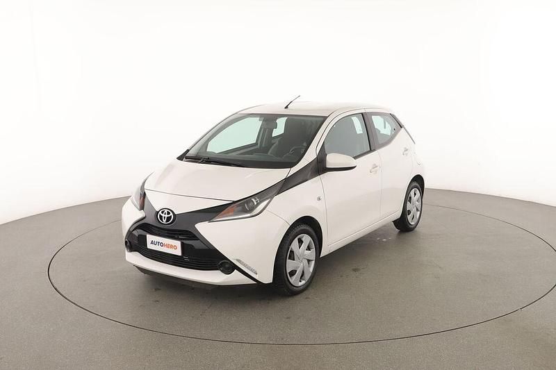 Usata Toyota Aygo Cool 70 CV (51 kW) 2017 Bianco Utilitaria
