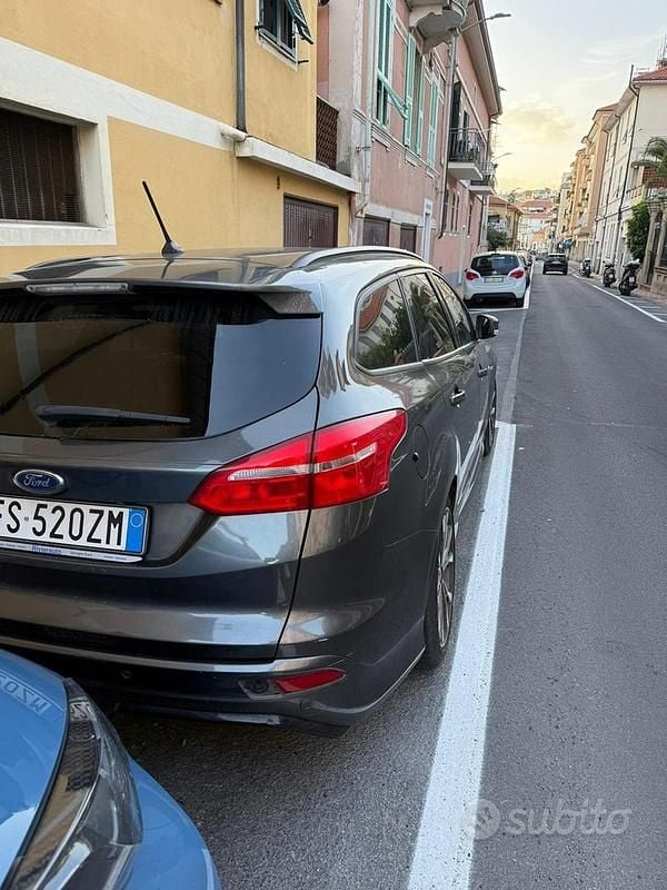 Usata Ford Focus ST-Line 125 CV (91 kW) 2018 Grigio Station wagon