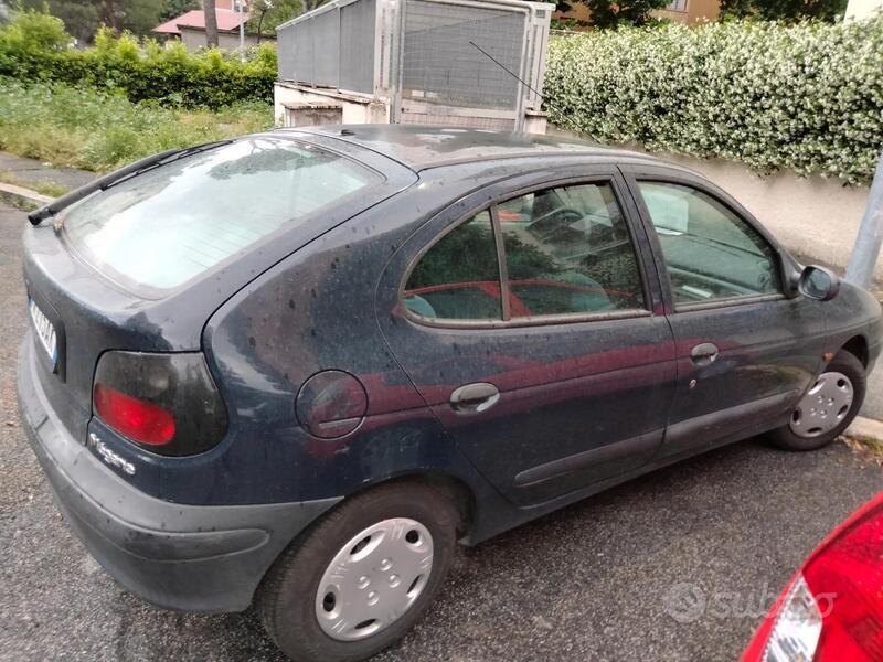 Usato 1998 Renault Mégane Benzin (750 €)