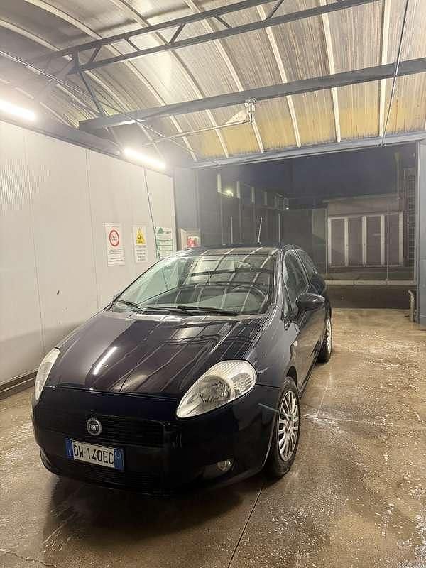Usata Fiat Punto Active 69 CV (50 kW) 2009 Berlina