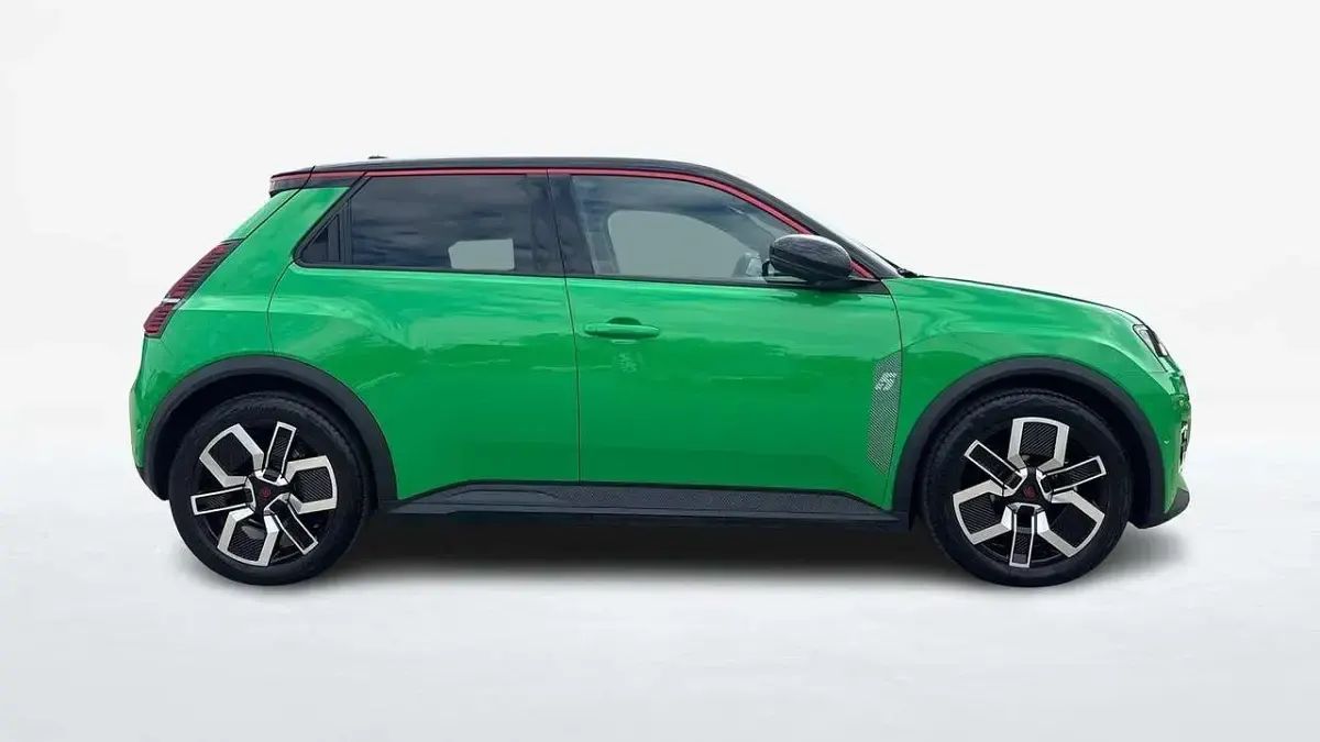 Usata Renault R5 Komfort 110 kW (150 CV) 2024 Verde Utilitaria