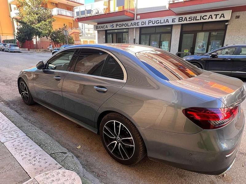 Usata Mercedes E220 AMG 194 CV (142 kW) 2020 Grigio Berlina
