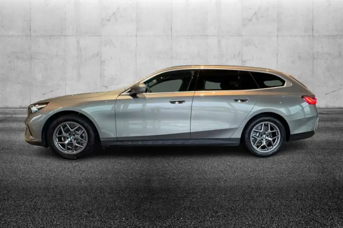 Usata BMW 520 197 CV (144 kW) 2024 Grigio Station wagon