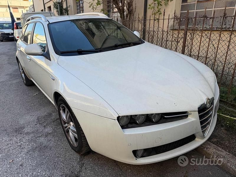 Bianco Usata 2008 Alfa Romeo 159 Ti Station wagon | 1750 € (Super prezzo) - Immagine 1/4