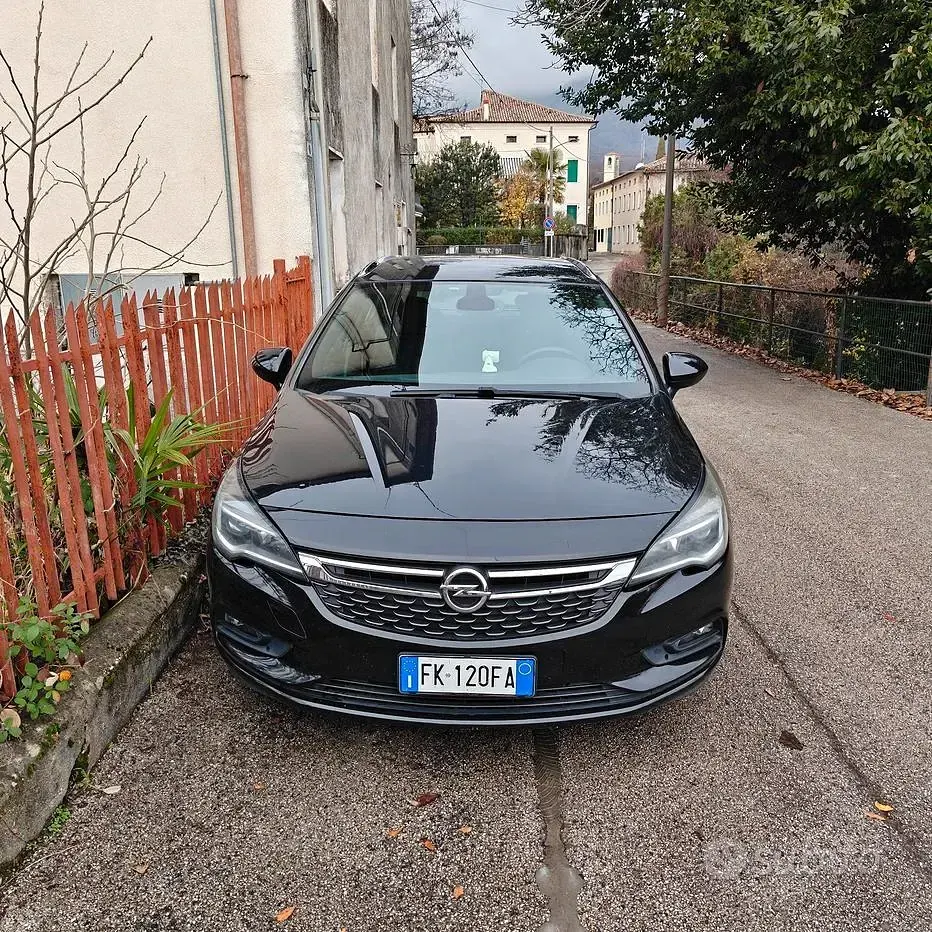 Usata Opel Astra 110 CV (80 kW) 2017 Nero Station wagon