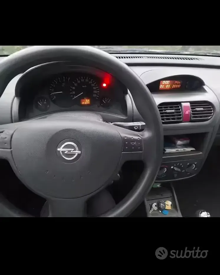 Usata Opel Corsa 58 CV (42 kW) 2002 Grigio Utilitaria
