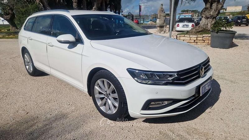 Usata VW Passat Business 122 CV (89 kW) 2021 Bianco Station wagon