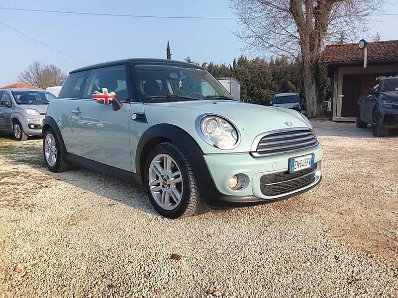 Usata Mini Cooper D 111 CV (81 kW) 2012 Azzurro Utilitaria