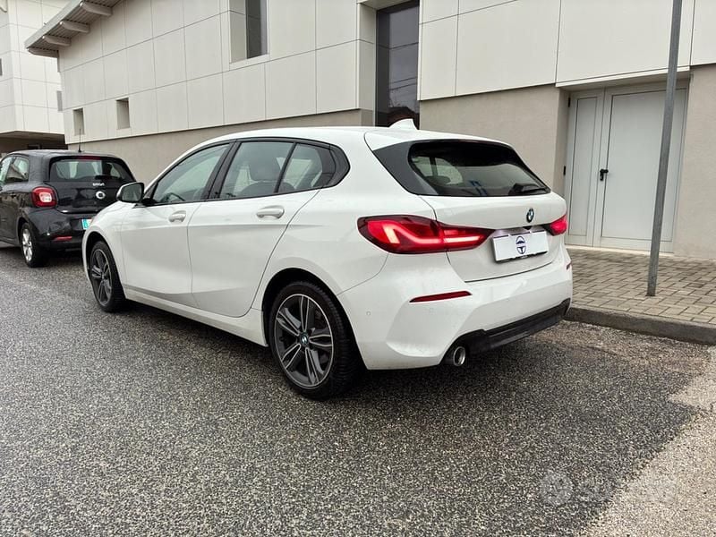 Usata BMW 116 Sport Line 116 CV (85 kW) 2020 Bianco Utilitaria
