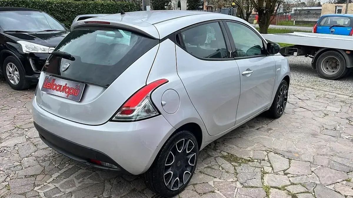 Usata Lancia Ypsilon S 69 CV (50 kW) 2014 Grigio Utilitaria