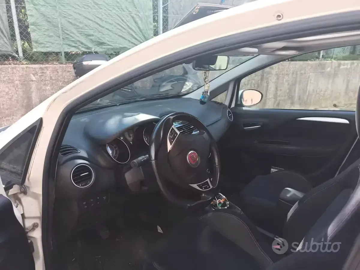 Usata Fiat Grande Punto 77 CV (56 kW) 2012 Bianco Utilitaria