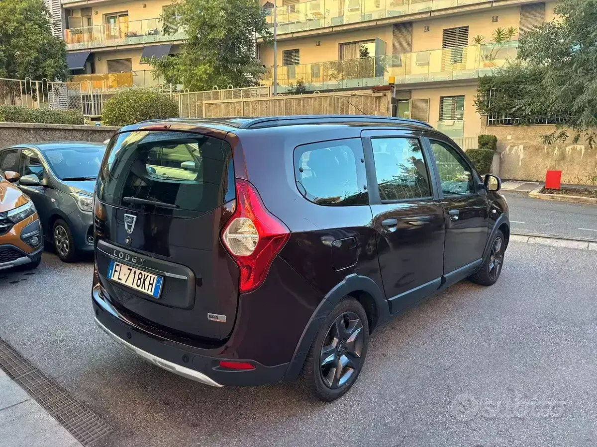 Usata Dacia Lodgy 109 CV (80 kW) 2017 Viola Monovolume
