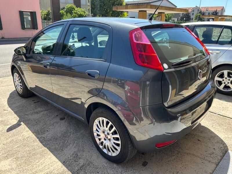 Usata Fiat Punto Young 69 CV (50 kW) 2017 Grigio Utilitaria