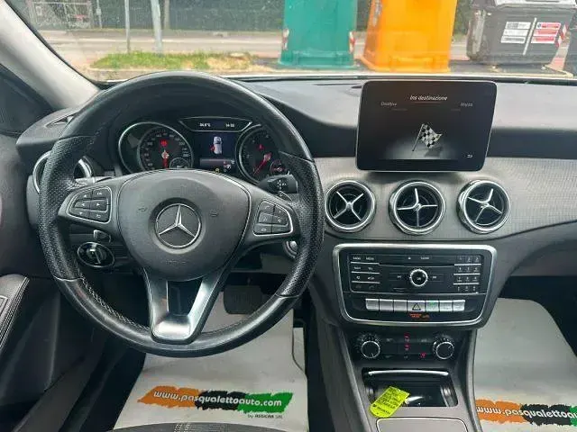 Usata Mercedes GLA200 136 CV (100 kW) 2019 Argento SUV