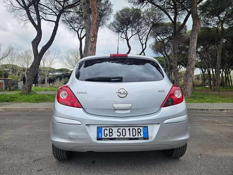 Usata Opel Corsa Edition 80 CV (58 kW) 2012 Argento Utilitaria