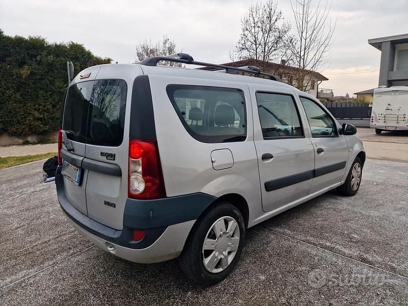 Usata Dacia Logan MCV Lauréate 70 CV (51 kW) 2007 Grigio Station wagon