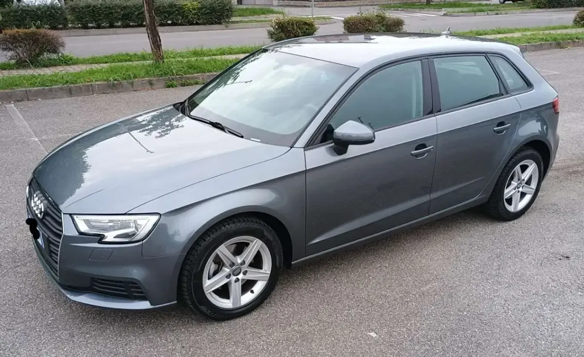 Usata Audi A3 Ambiente 116 CV (85 kW) 2018 Grigio Berlina