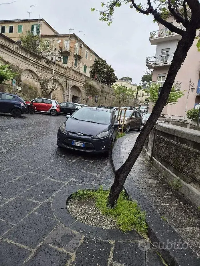 Usata Ford Fiesta 82 CV (60 kW) 2012 Grigio Berlina