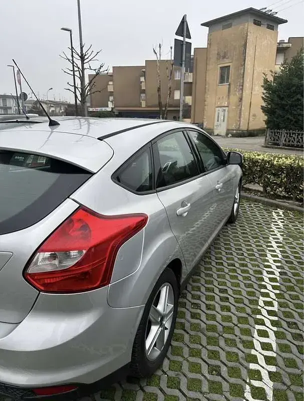 Usata Ford Focus Titanium 95 CV (69 kW) 2013 Grigio Berlina