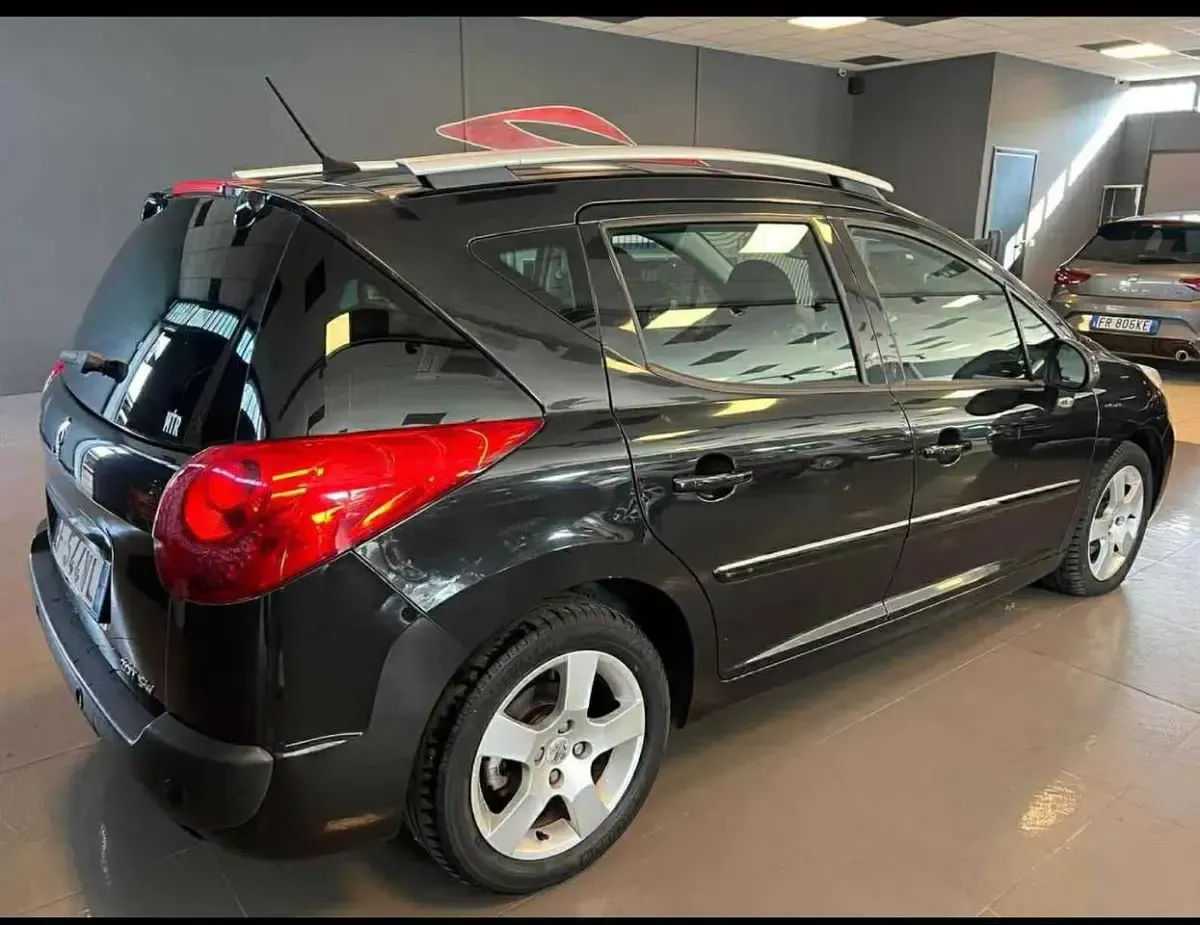 Käytetty Peugeot 207 Allure 111 HP (81 kW) 2011 Musta Farmari