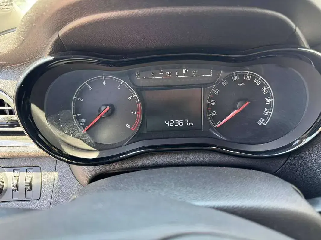 Usata Opel Karl Rocks 73 CV (53 kW) 2019 Grigio Utilitaria