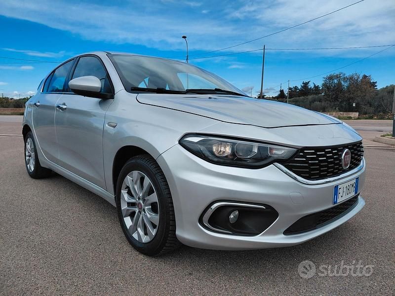Usata Fiat Tipo 120 CV (88 kW) 2017 Grigio Coupé