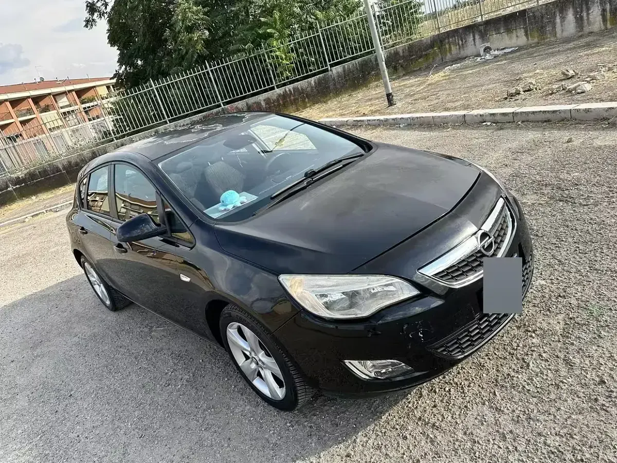 Usata Opel Astra 95 CV (69 kW) 2010 Nero Berlina
