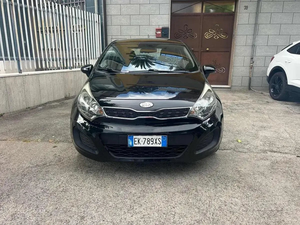 Usata Kia Rio 75 CV (55 kW) 2015 Nero Berlina