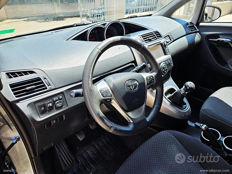 Usata Toyota Verso Active 2013 Grigio Monovolume