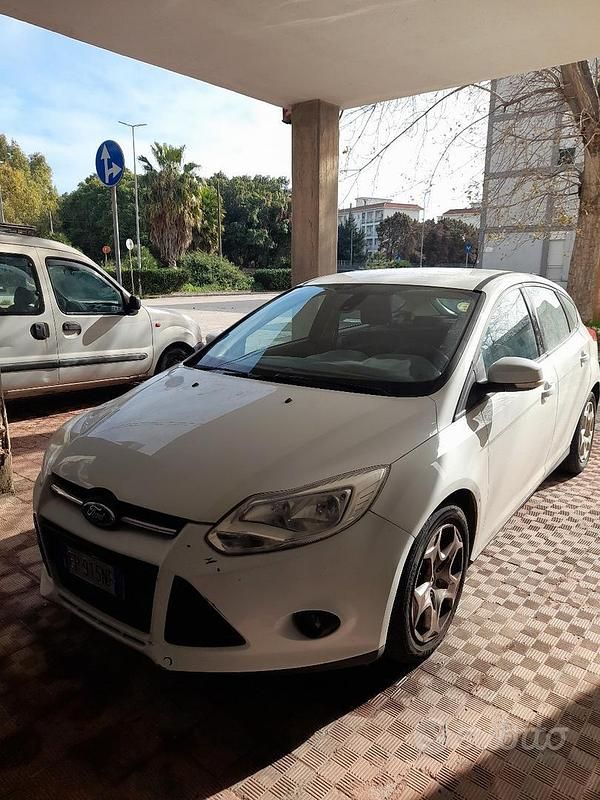 Usata Ford Focus 105 CV (77 kW) 2013 Bianco Berlina