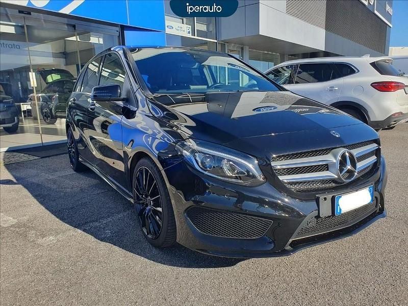 Usata Mercedes B200 Premium 156 CV (114 kW) 2017 Nero metallizzato Monovolume