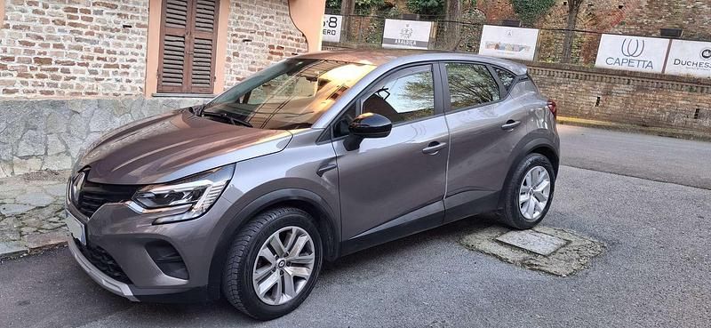 Usata Renault Captur Equilibre 101 CV (74 kW) 2023 Grigio SUV