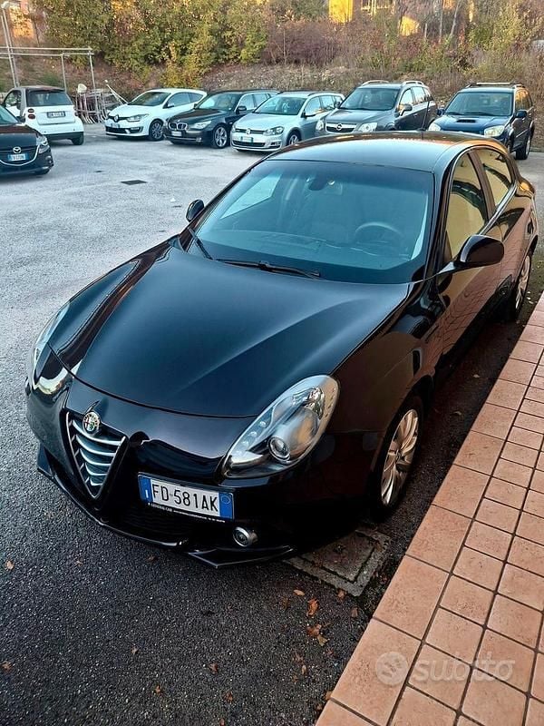Marrone Usata 2016 Alfa Romeo Giulietta Super Tre volumi | 6990 € (Buon prezzo) - Immagine 1/4