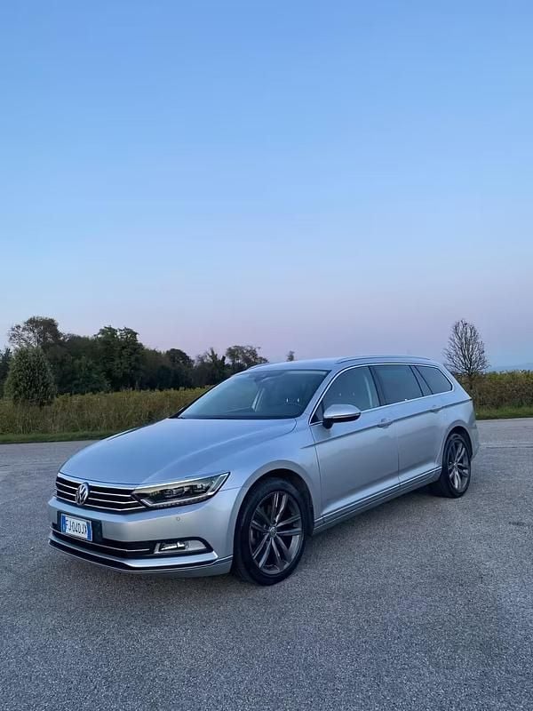 Usata VW Passat Highline 190 CV (139 kW) 2017 Grigio Station wagon