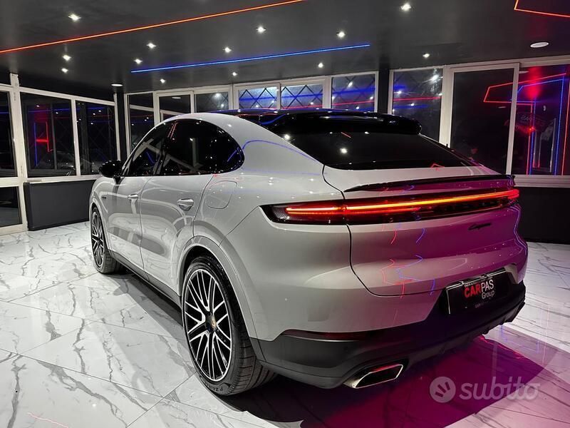 Usata Porsche Cayenne 305 CV (224 kW) 2024 Grigio SUV
