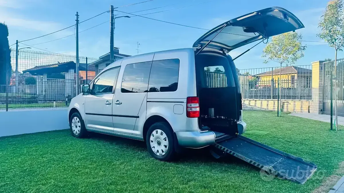 Usata VW Caddy 102 CV (75 kW) 2015 Grigio Monovolume