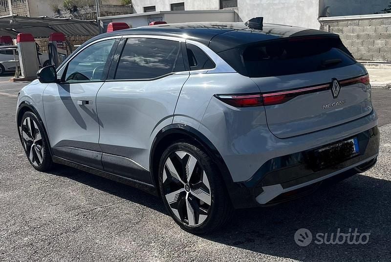 Usata Renault Megane E-Tech Techno 161 kW (220 CV) 2022 Grigio Berlina