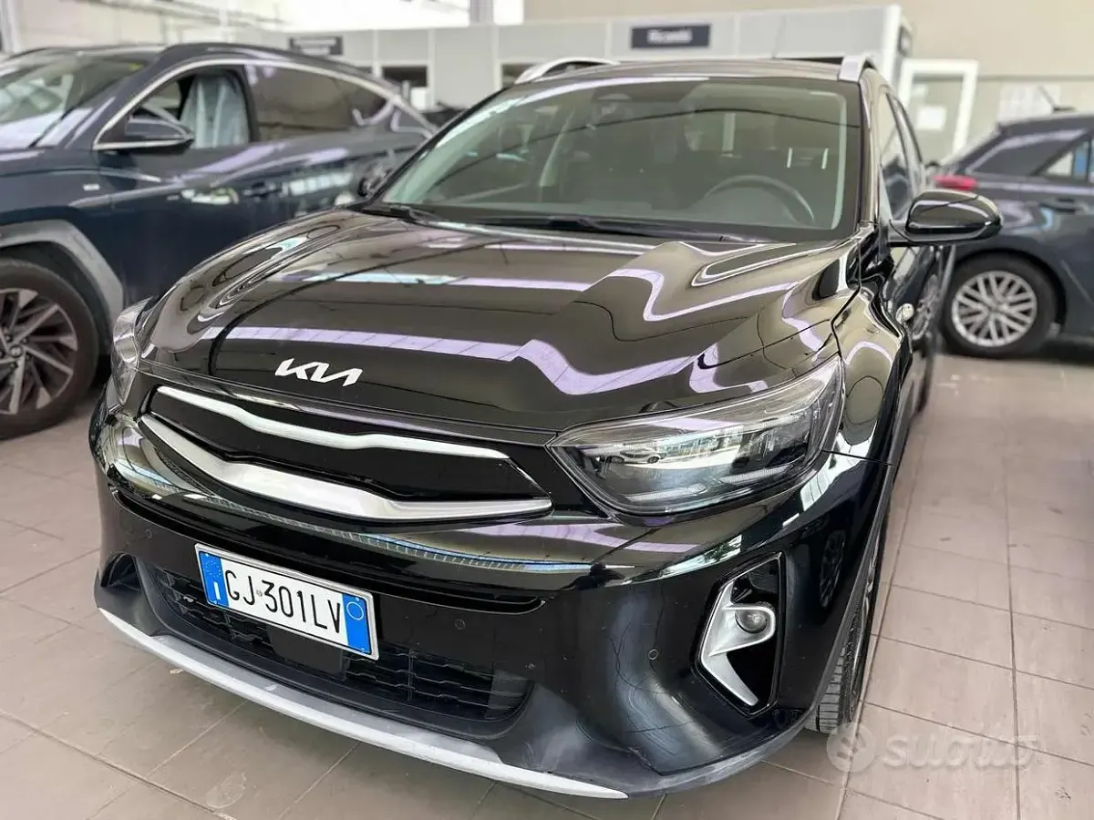 Second-hand Kia Stonic Style 84 CP (61 kW) 2024 Albastru SUV