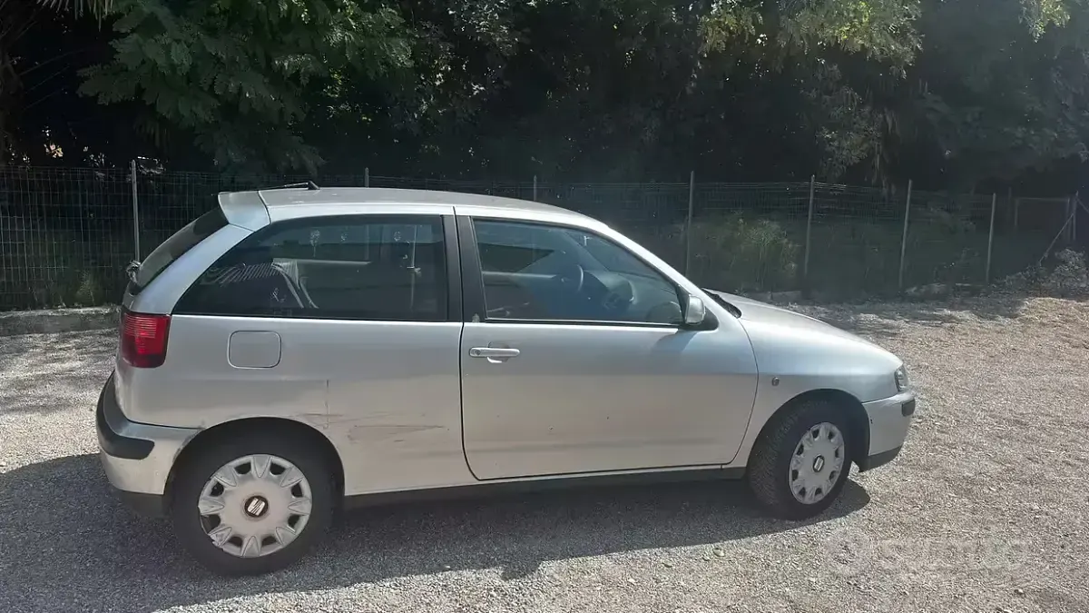 Usata Seat Ibiza 110 CV (80 kW) 2000 Grigio Utilitaria