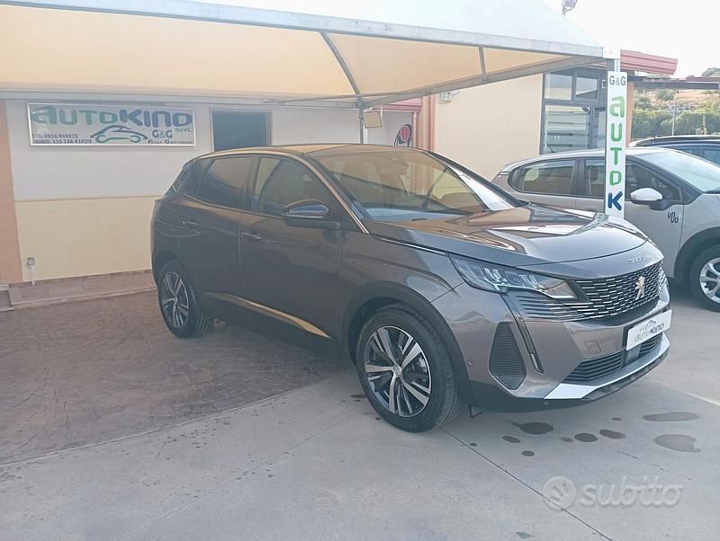 Usata Peugeot 3008 Allure 131 CV (96 kW) 2023 Grigio SUV