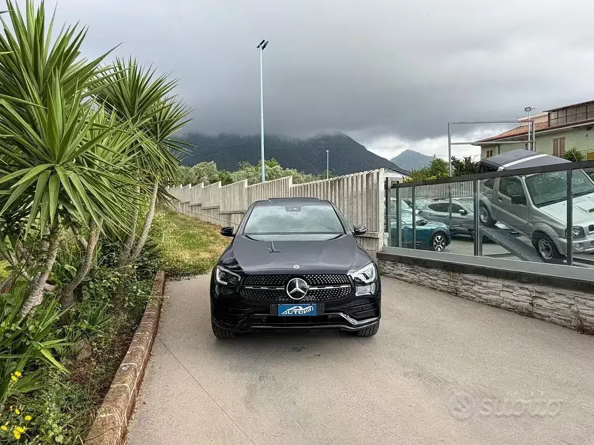 Usata Mercedes GLC220 AMG line 194 CV (142 kW) 2023 Blu/azzurro SUV