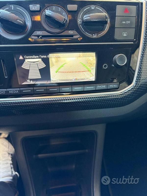 Usata VW up! Move 65 CV (47 kW) 2022 Bianco Utilitaria