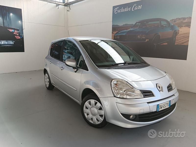 Argento Usata 2009 Renault Modus Dynamique Monovolume | 4000 € (Buon prezzo) - Immagine 1/4