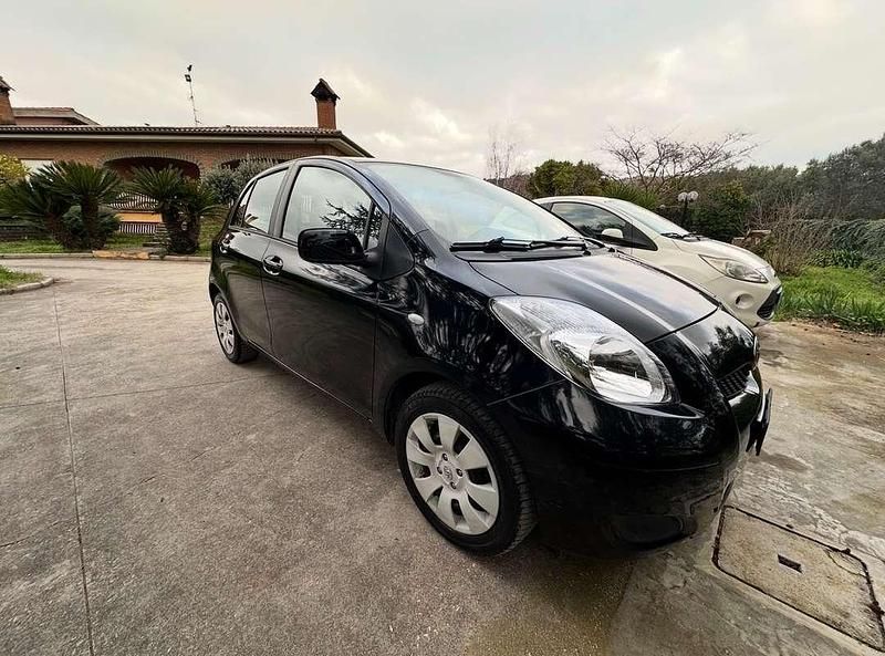 Usata Toyota Yaris Sol 101 CV (74 kW) 2009 Nero Utilitaria